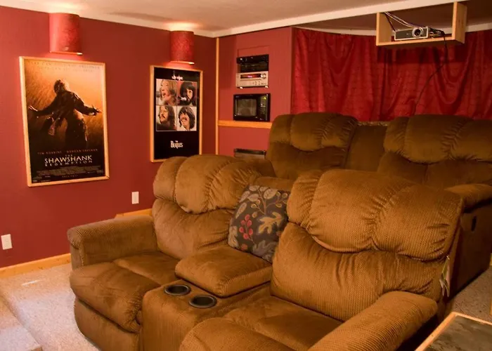 Sweet Retreat: Theater, Pool/Ping-Pong, Quiet!